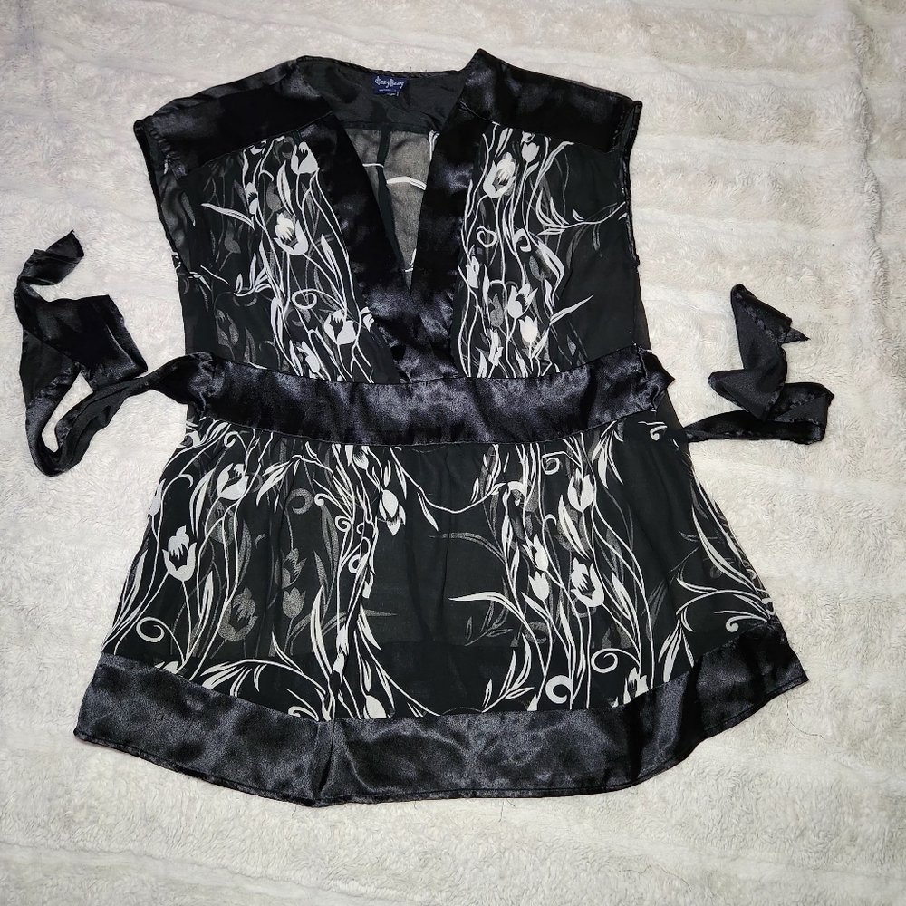 Dizzy Lizzy Women's Blouse Sz 2X Black White Sheer Blouse  Satin Sash Waist Tie